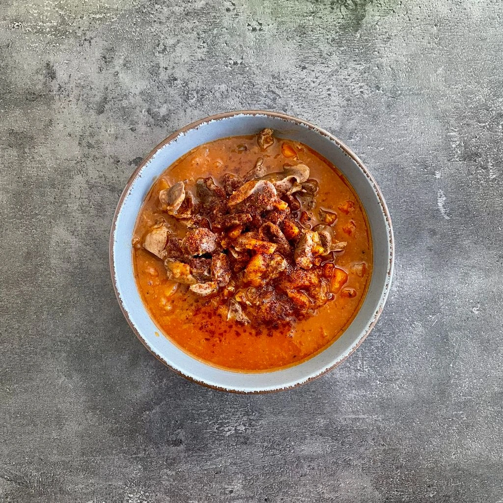 Creamy white bean stew with kale and bread